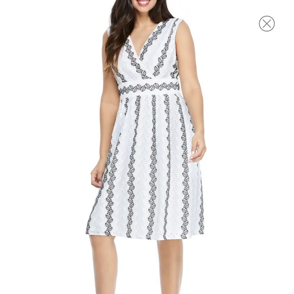 Maggy London Dresses & Skirts - Maggy London Eyelet fit & flair Dress Sz 6
